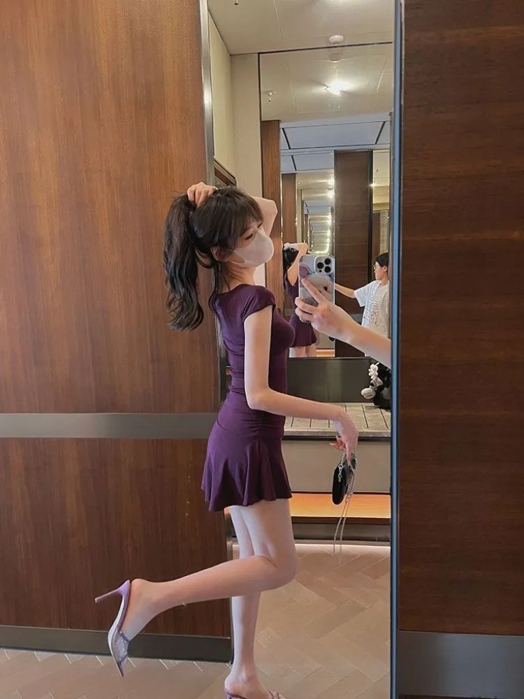 Sultry สีดําชุดเข้ารูปสําหรับผู้หญิงรูป-ประจบกระชับ A-Line ชุดมินิการออกแบบที่ไม่ซ้ํากันฤดูร้อนเซ็กซี่ Vibe แขนสั้น