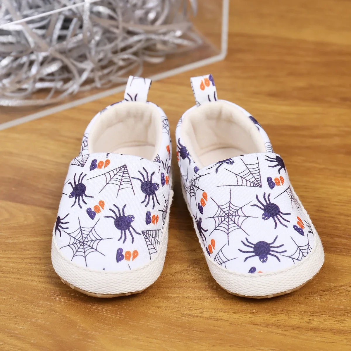 Sepatu bayi gambar laba-laba lucu sepatu bayi perempuan nyaman bersirkulasi bayi pertama kali berjalan sol lembut sepatu hadiah