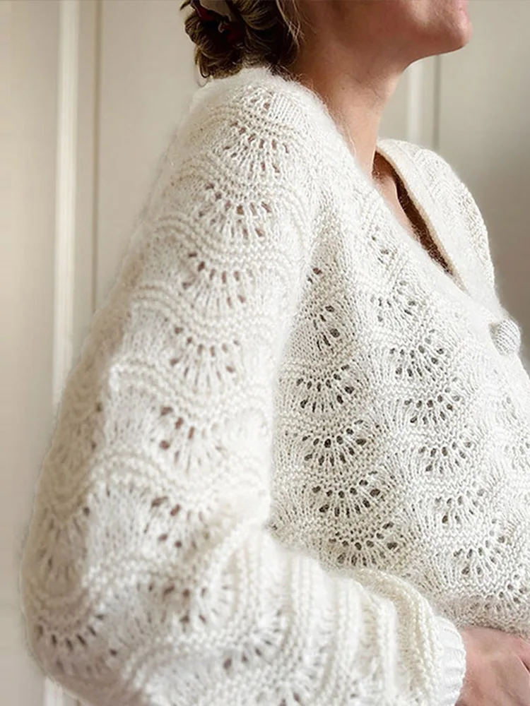 

Knitted Hollowed Cardigan Woman Hook Flower V-Neck White Shirts Single Breasted Gentle Tops Casual New Fashion Autumn Outfits