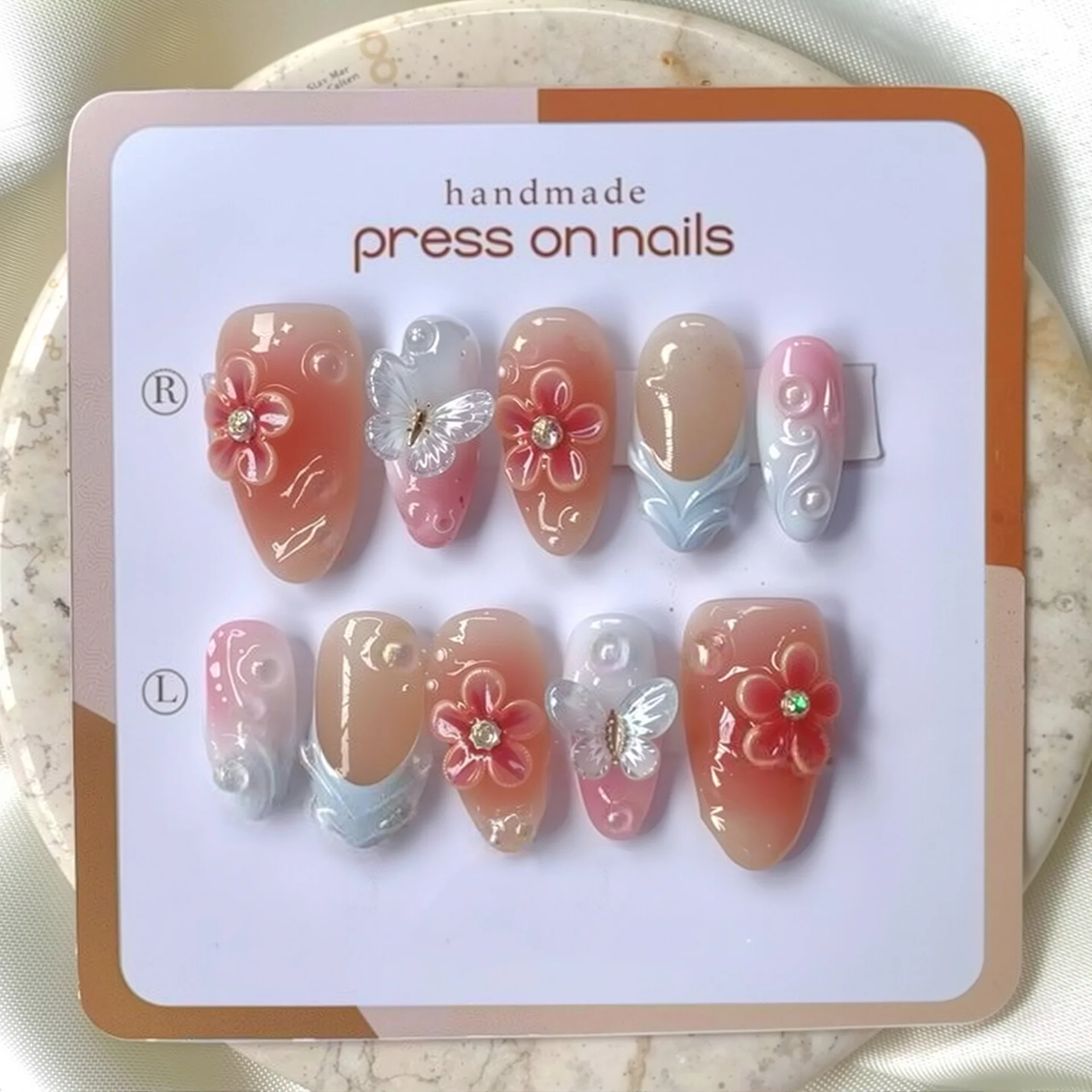 

30 шт. накладных ногтей градиентного розового цвета в форме миндаля с 3D-принтом бабочек и цветов, полноразмерные, готовые к нанесению, для маникюра, для женщин