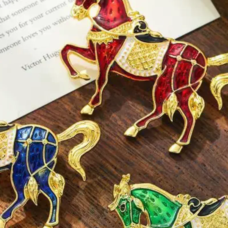 Vintage Enamel Alloy Galloping War Horse Zodiac Pony Brooch Pins Women Men Fashion Clothing Accessories Suit Lapel Corsage Gifts