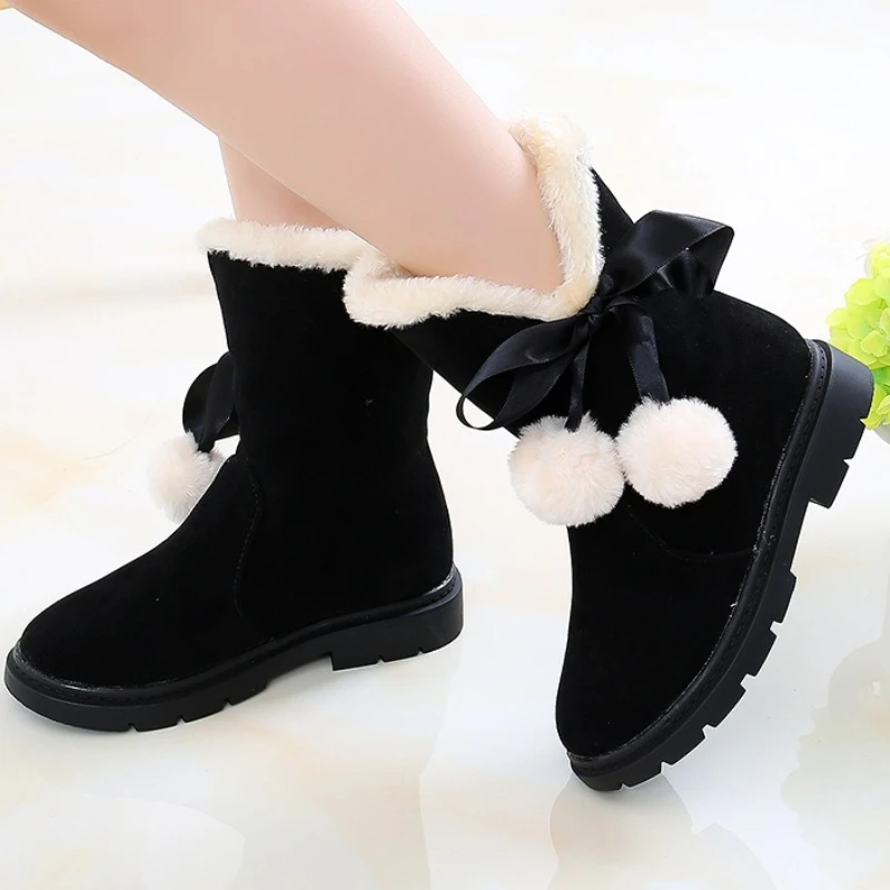 

Зимние детские ботинки, новинка 2025, корейское издание, бархатные теплые сапоги на плоской подошве для девочек, модные ботинки для девочек, универсальные короткие сапоги для девочек