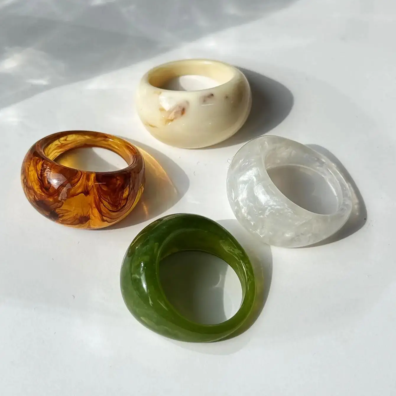4er-Set Herbst/Winter-Ringe aus Kunstharz mit Farbverlauf, geometrisch, unregelmäßig, oval, für den Alltag, stapelbarer Schmuck, NEU