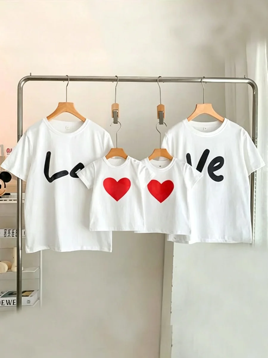 Love Heart Print Family Matching Outfits Short Sleeve T‑Shirts Mom Dad Kids Family Look Casual Summer Parent‑Child Tees Tops