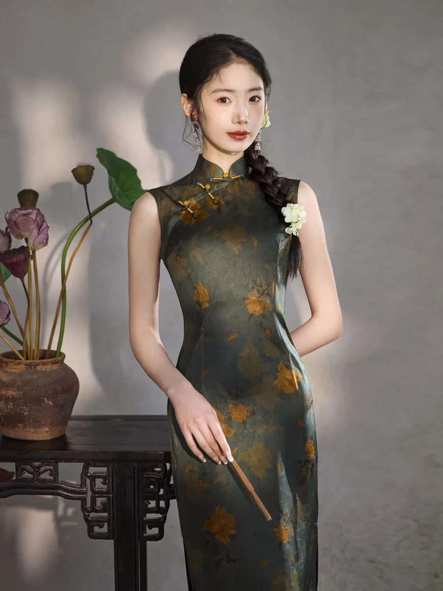 

Новое летнее повседневное ципао в гонконгском стиле, темно-зеленое, без рукавов, в китайском стиле, длинное, для молодых женщин, коллекция 2026