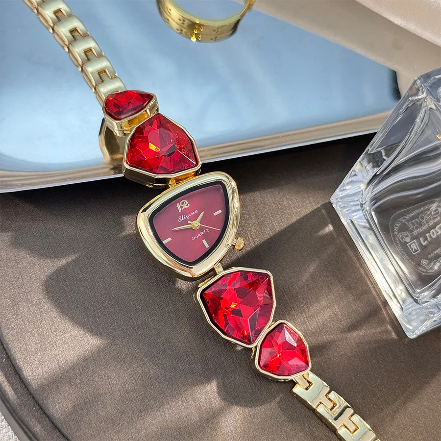 مخطط الألوان الجديد تصميم غير منتظم ساعة ماسية كبيرة خفيفة فاخرة ساعة متخصصة لون الموضة عالية الشعور التجارة الخارجية بالجملة