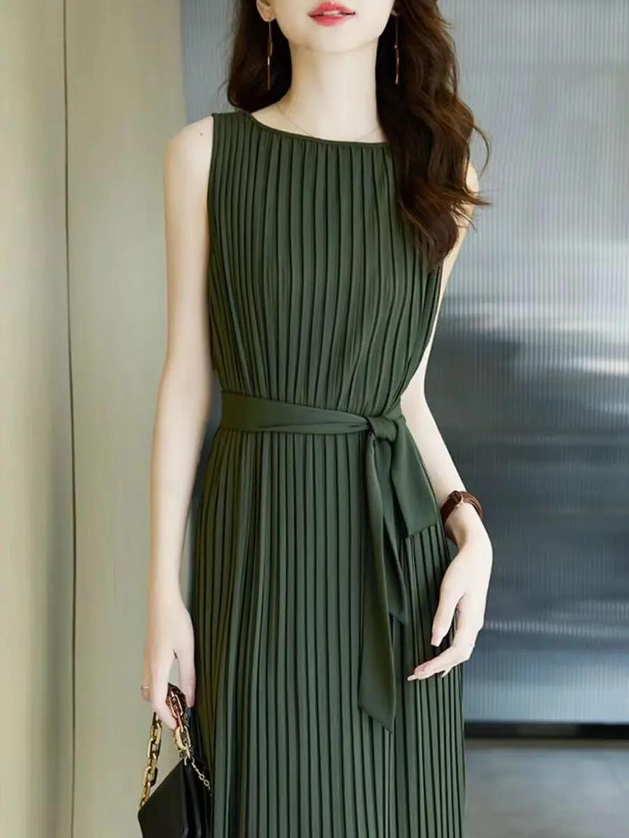

Round neck high temperature pleated waistband green pleated vest dress