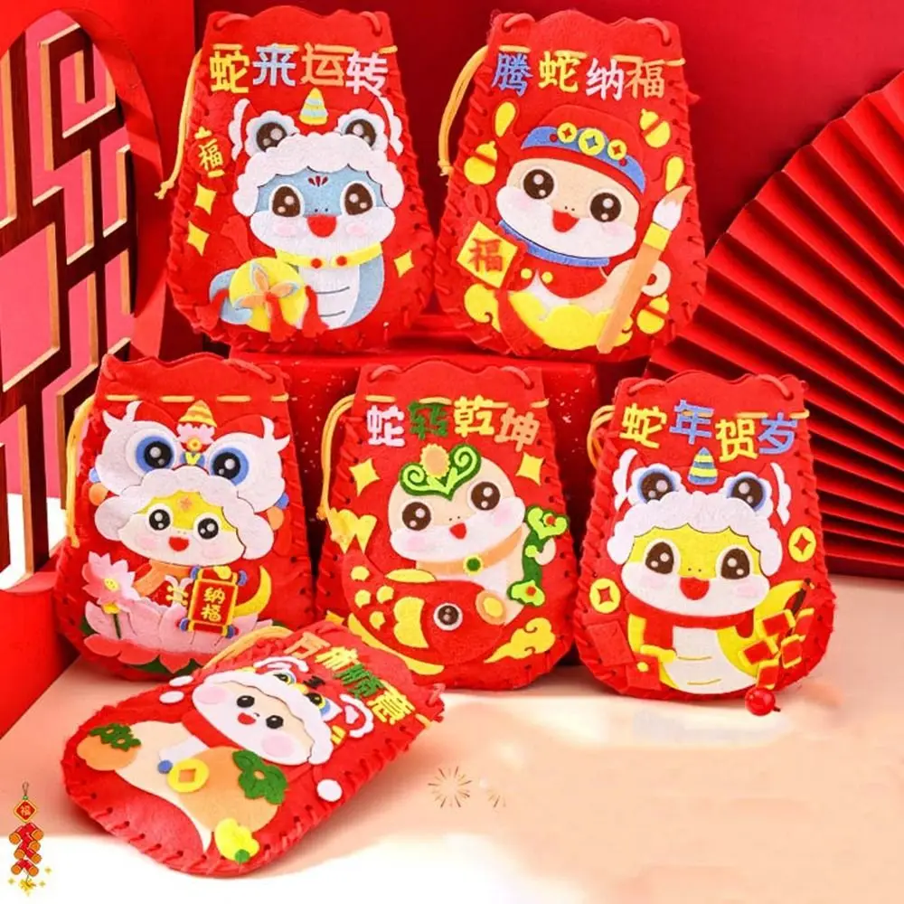 Non-woven Fabric Snake Pattern Hnadbag Traditional Handmade Cartoon Snake Lucky Bag with Hanging Rope Material Package