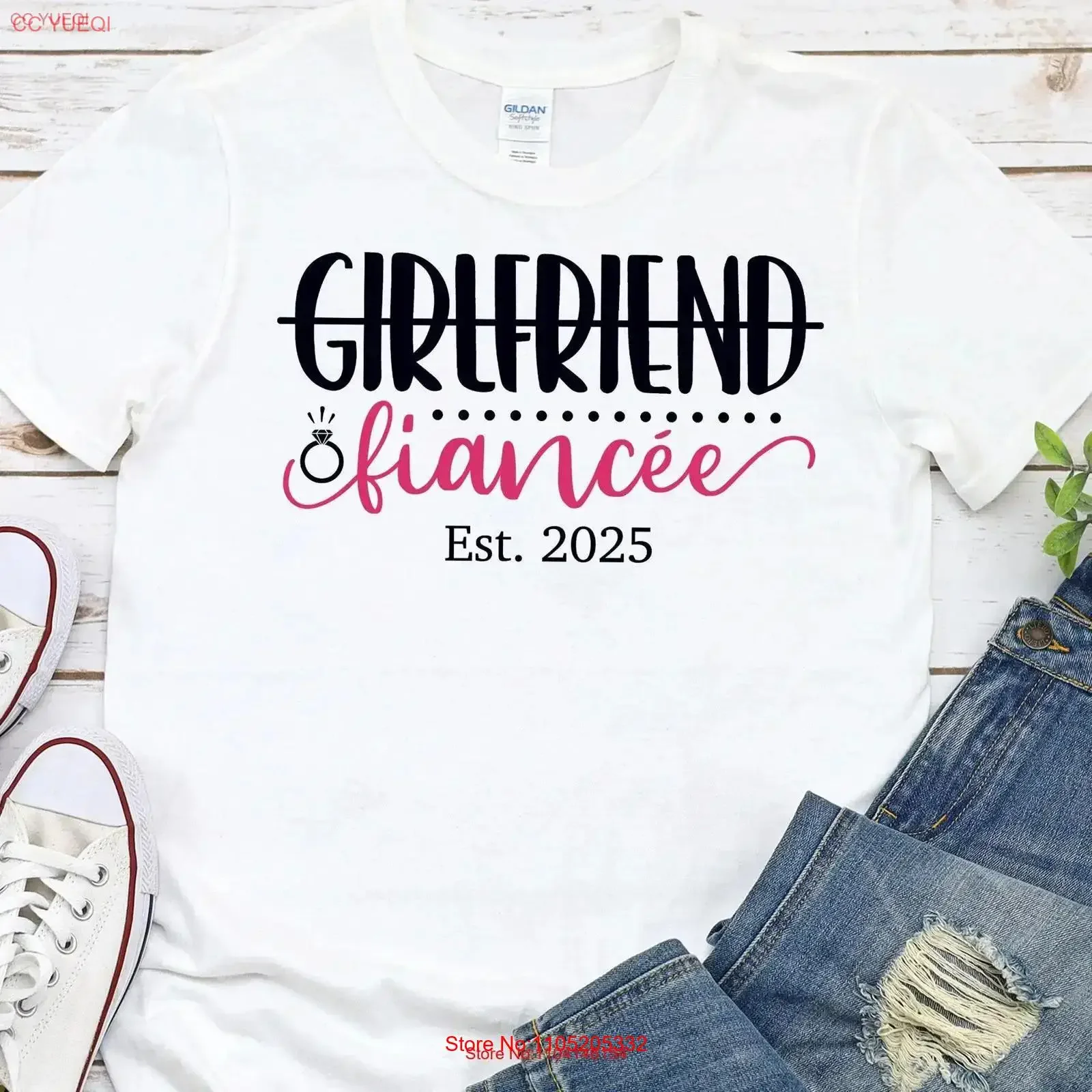

Футболка Fiancee Est 2025 г., одинаковая свадебная футболка для новое помолвки, просто женатая, винтажная, дышащая, модная, унисекс