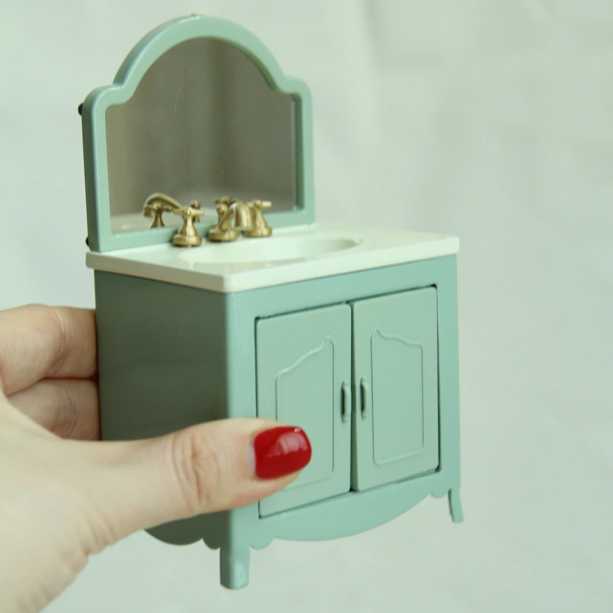 Miniature Simulation Furniture 1:8-1:12 Metal Green Washbasin Mini House Decoration Ornaments