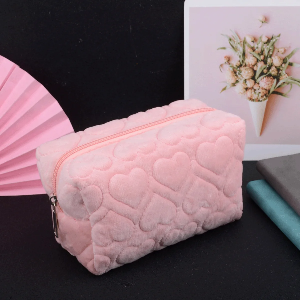 Kosmetiktasche mit Herz-Aufdruck, tragbare Aufbewahrungstasche mit Reißverschluss für Damen, Reise-Kosmetik- und Toilettenartikel-Handtasche, Geschenk zum Valentinstag und Neujahr