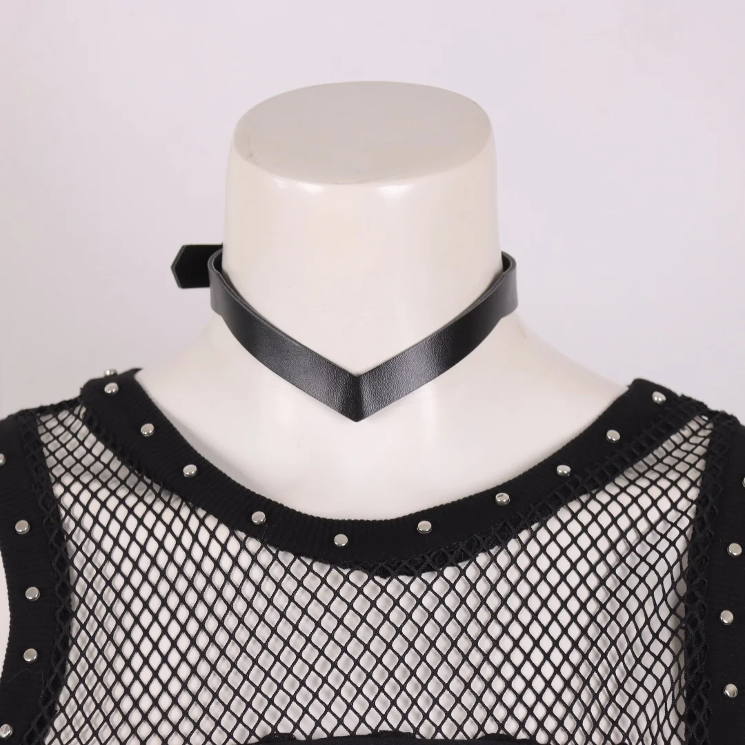 สร้อยคอหนัง PU สีดำสไตล์พังก์กอธิคประดับหมุดและกากบาททรงกลมสำหรับผู้หญิง สร้อยคอแบบรัดคอประดับหมุด สร้อยคอแฟชั่น