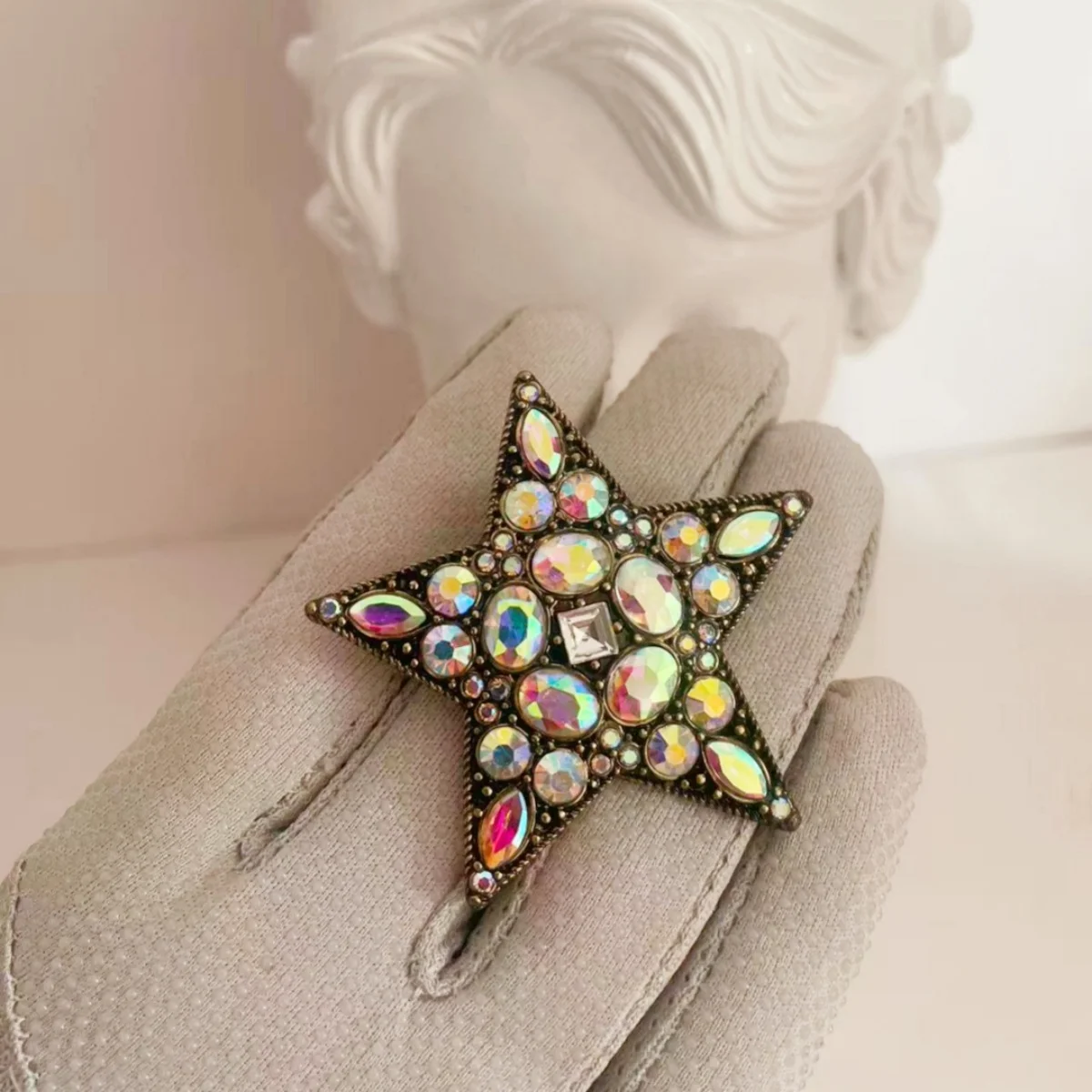 

MITTO FASHION JEWELRIES AND HIGH-END ACCESSORIES RHINESTONES PAVED VINTAGE STAR PIN WOMEN DRESS BROOCH