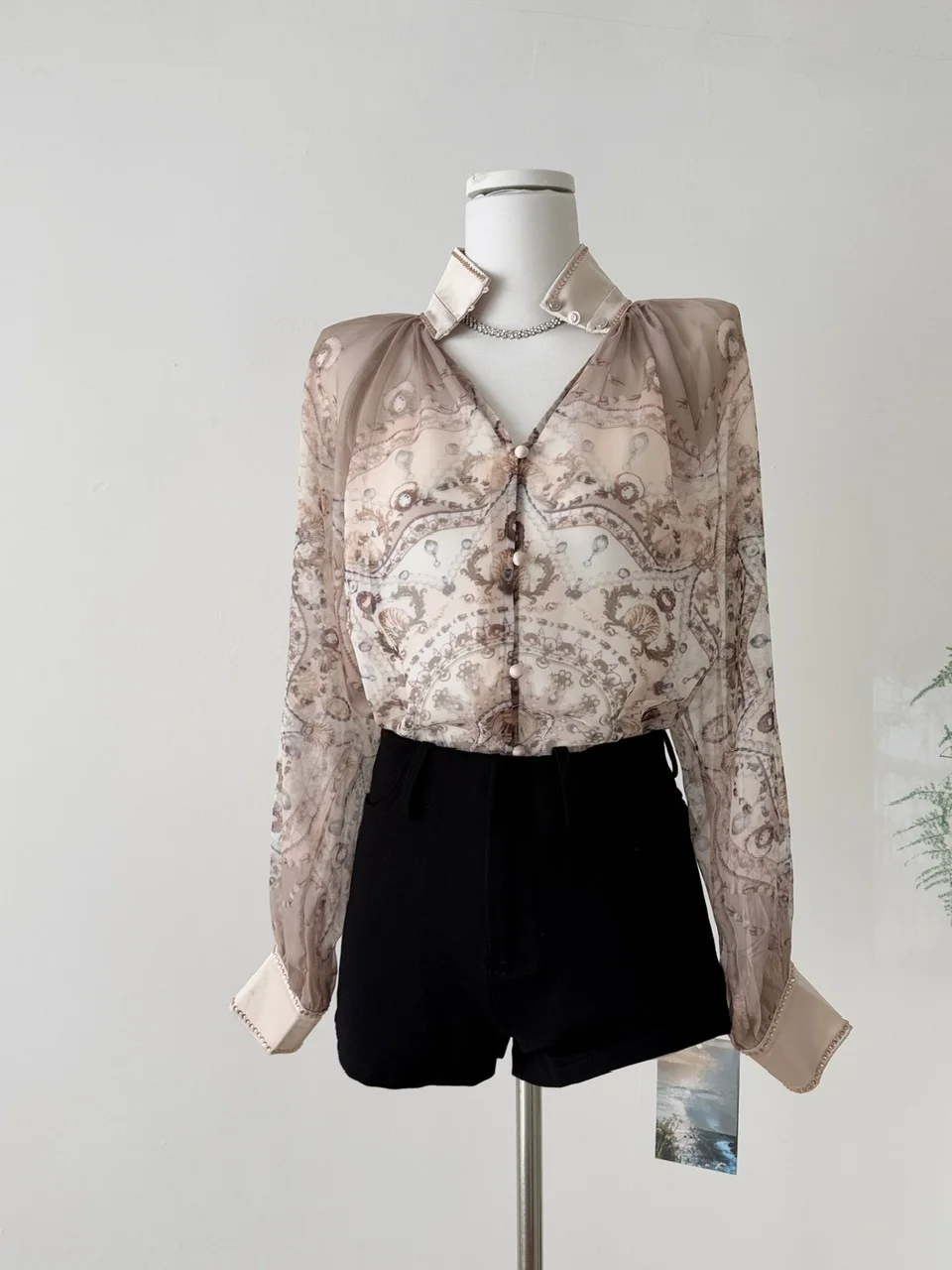 

Faionable European Printed Loose Women's irt with Diamond Embelliment Slimming Stand Collar Single Button Top for Autumn