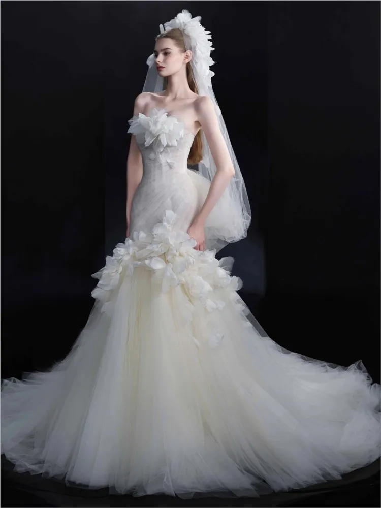 A new light luxury dress with main fabric featuring floral fishtail skirt for going out