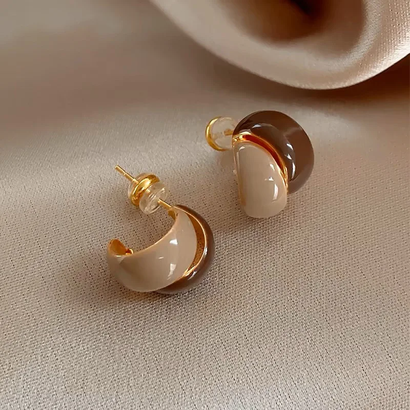 Vintage Maillard Contrasting Drop Glazed Small Curved Stud Earrings Versatile Design Jewelry for Women's Fashion Accessories