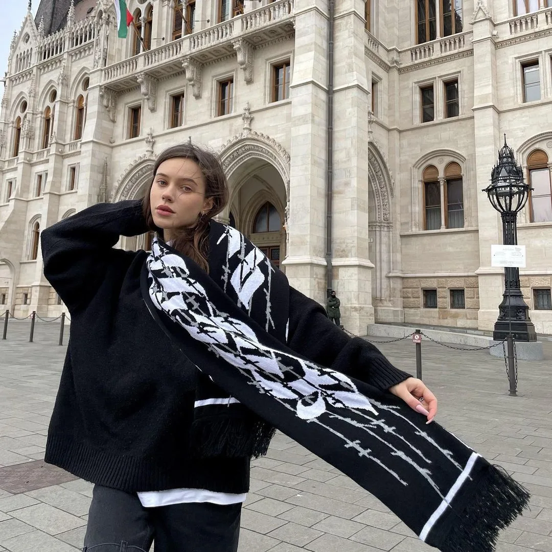 Fashion Y2K Double sided scarf Versatile Japanese Anime striped knitted women\'s scarf men\'s winter scarf black tassel scarf