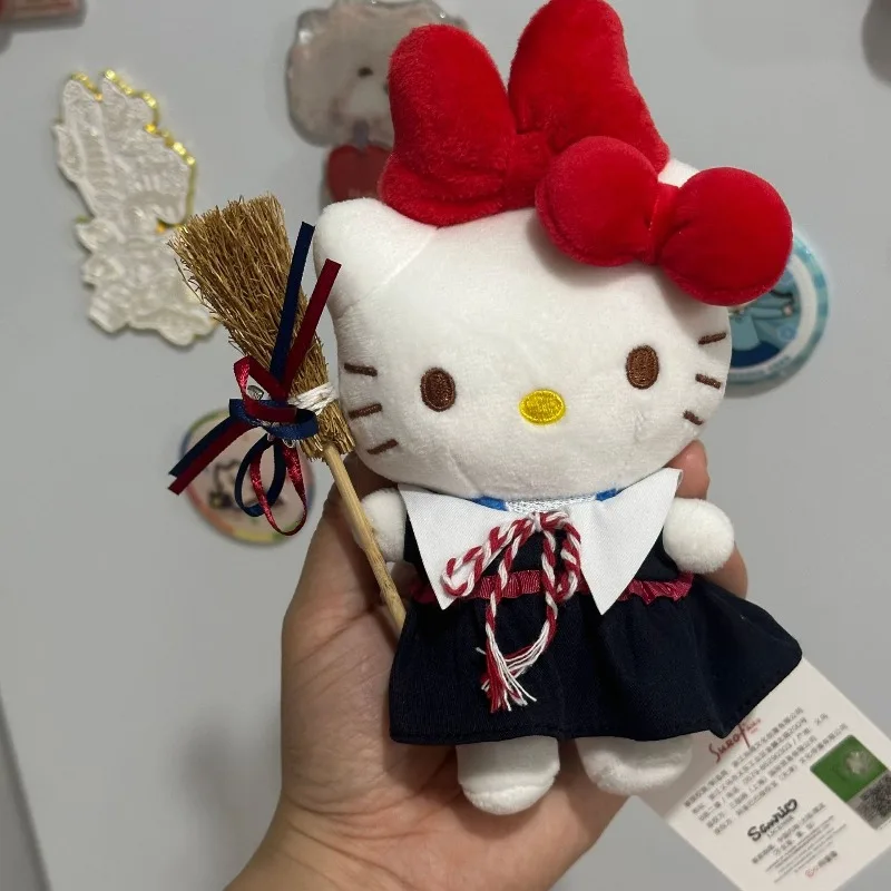 

Sanrio Witch Hello Kitty Takes Broom Kawaii плюшевая кукла сумка для девочек кулон милый мультяшный бант игрушка брелок украшение детский подарок