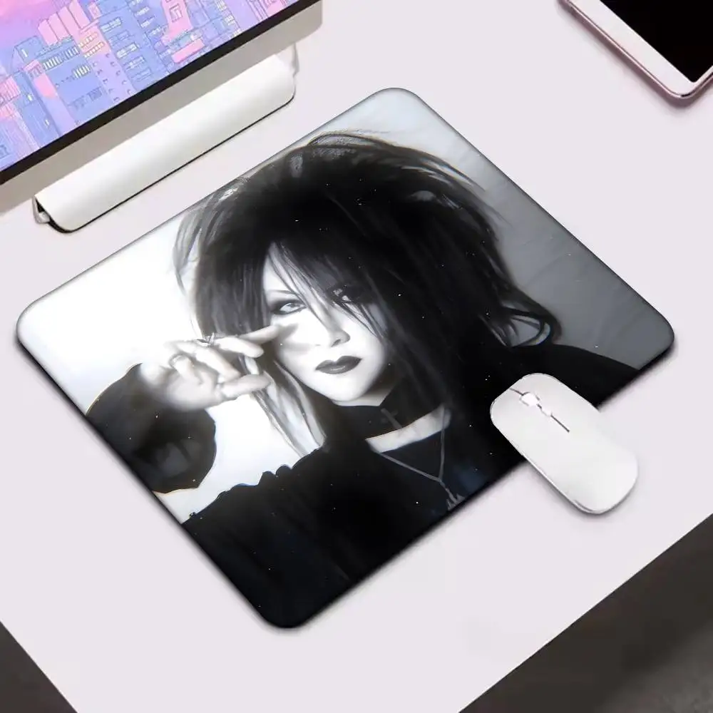 1 قطعة لوحة ماوس قوطية مانا سما كلاها غير قابلة للانزلاق مناسبة لأجهزة الكمبيوتر المكتبية وأجهزة الكمبيوتر المحمولة والألعاب الرياضية الإلكترونية حصير مكتبي XXL لوحة المفاتيح #1