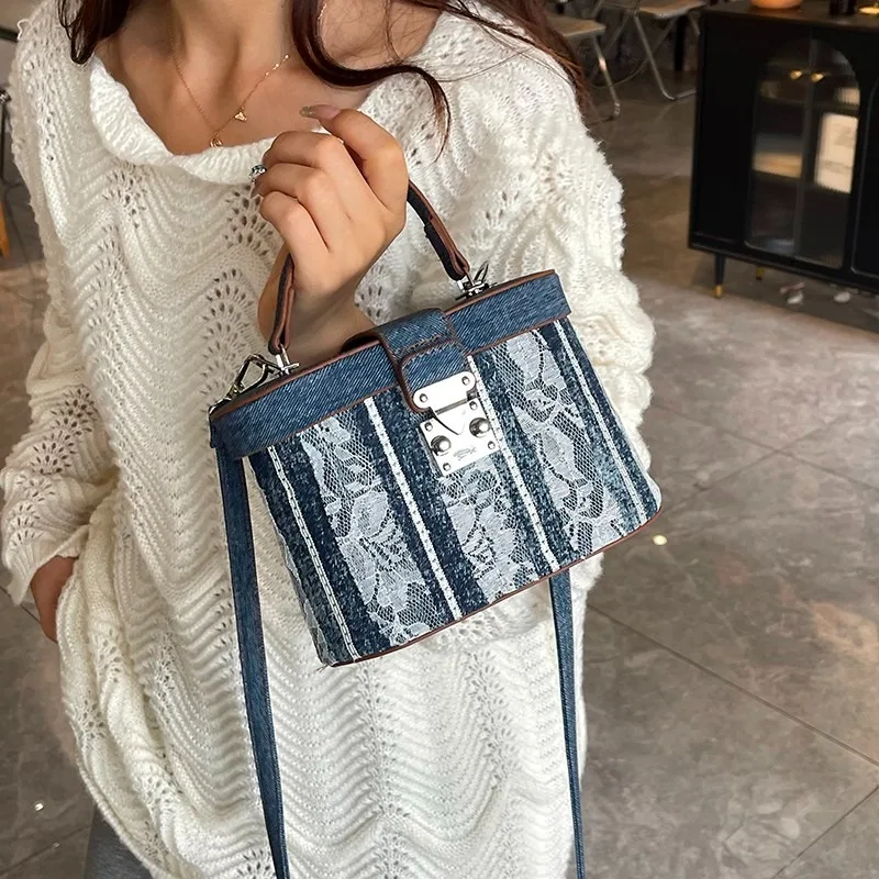 

Unique Tote Bag for Everyday Women, Minimalist Solid Color with Leather Finish, High-End Business Casual and Elegant Shopper