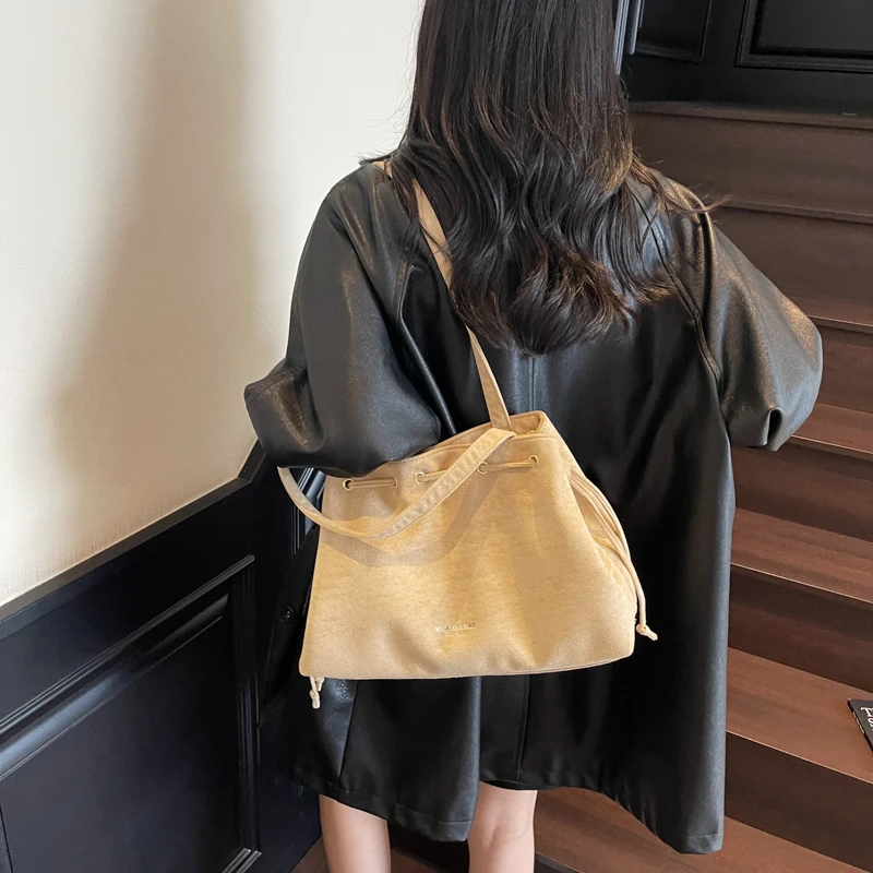 موضة جديدة حقائب كتف من جلد الغزال الصناعي غلق بمشبك خيط الخياطة 2026 سعة كبيرة للتنقل تصميم أنيق حقائب كروس نسائية #3