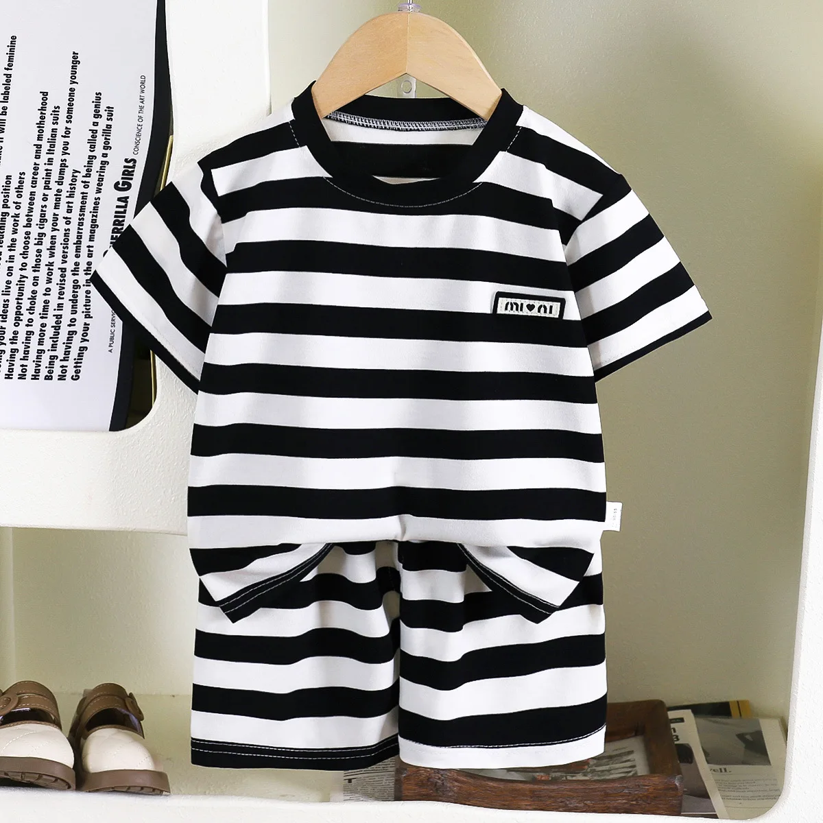Kurzarm-Streifenset für Kinder, schwarz-weiß gestreifte Sommerkleidung für Jungen, Kurzarmhemd + Shorts für Jungen, 2-teilig