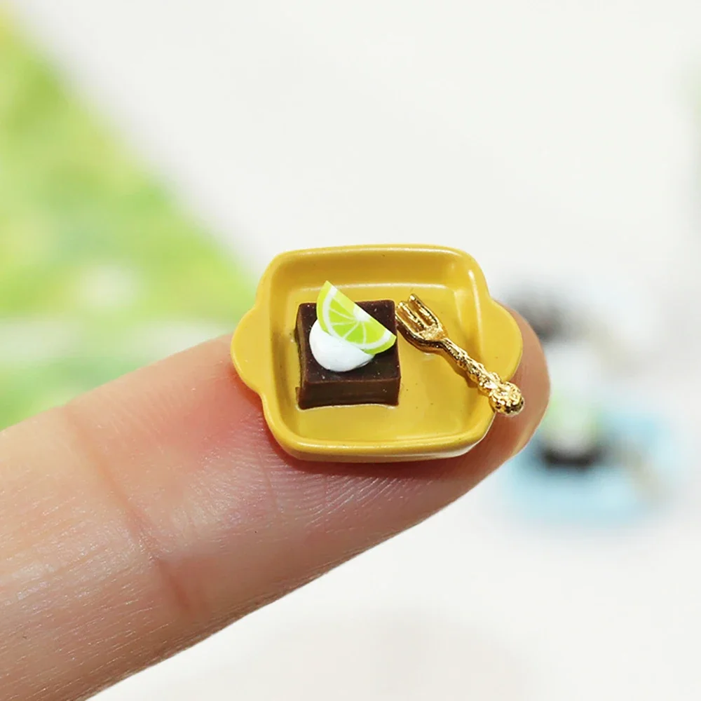 1Pcs 1/12 Dollhouse Miniature Accessories Mini Chocolate Dessert Dish Model Simulation Food Toys for Doll House Decoration