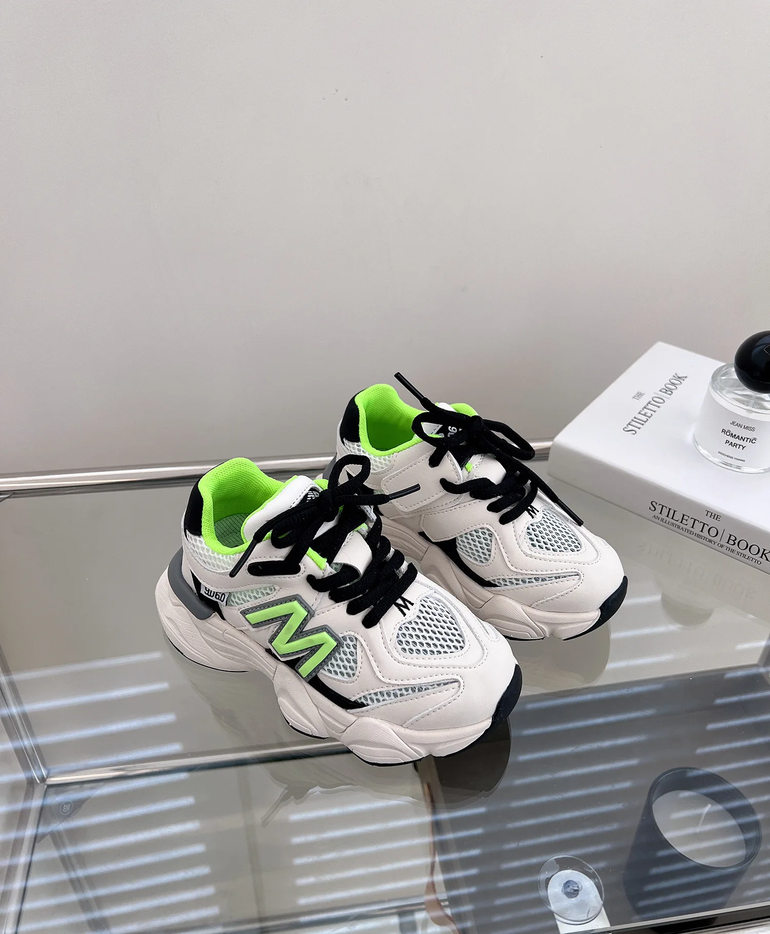 2023 New Children\'s Casual Mesh Sneakers Girls\' Letter Contrast Lightweight Shoes Boys\' Breathable Running Shoes