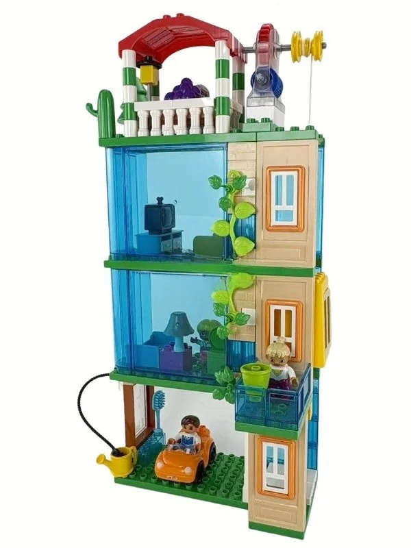 

Конструктор из крупных деталей: Лифт, вращающиеся шестерни, прозрачная строительная техника. Детали для сборки. Отечественный продукт.