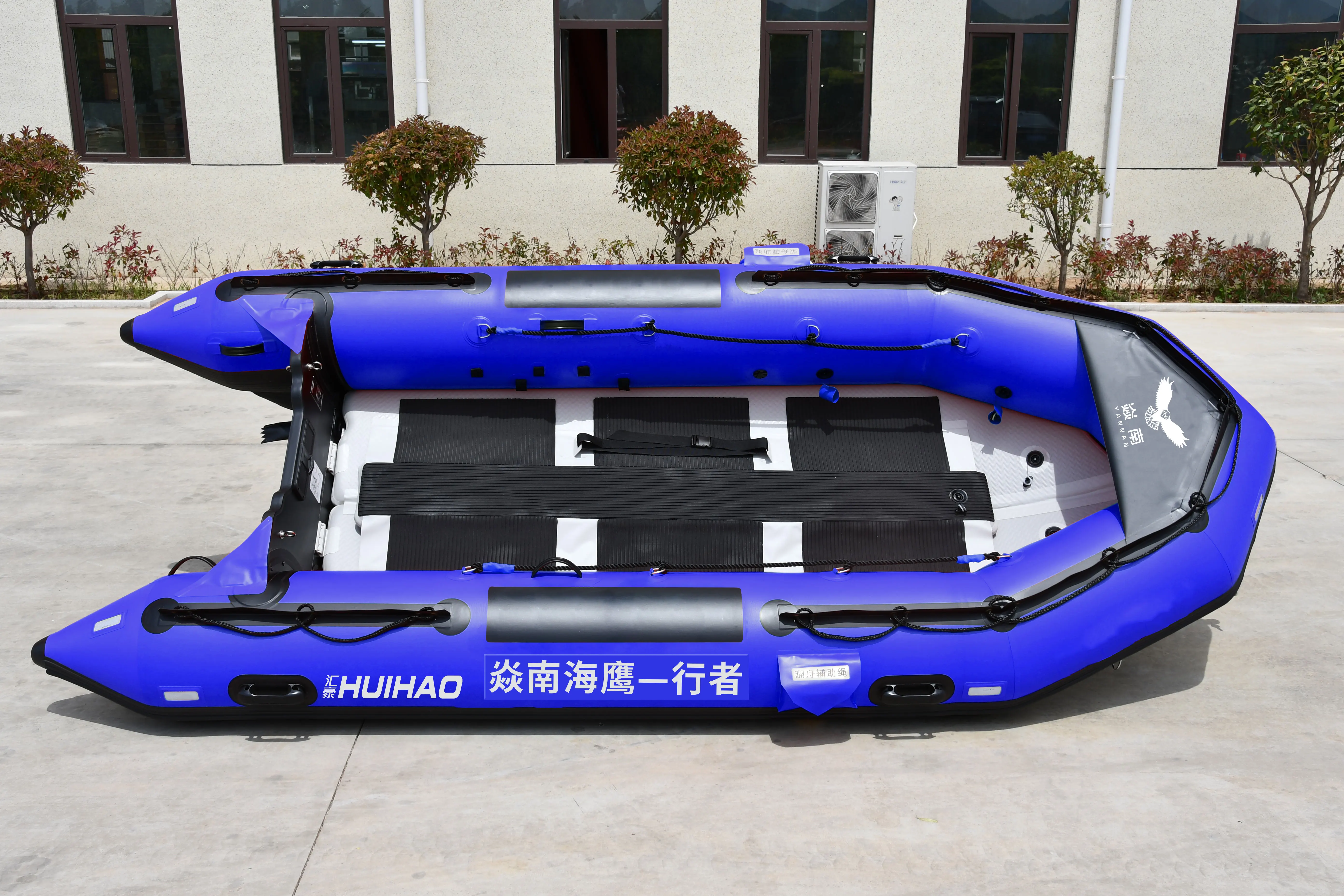 Nuovo design in fabbrica vende direttamente la barca gonfiabile da lavoro di salvataggio per la prevenzione delle inondazioni da 4,2 m con motore