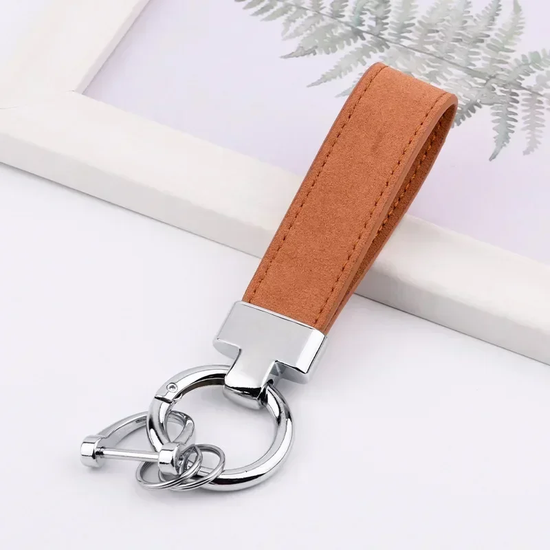 Aangepaste logo suède sleutelhanger voor mannen en vrouwen auto logo metalen sleutelhanger hanger lasergraveren retro vintage sleutelhanger cadeau