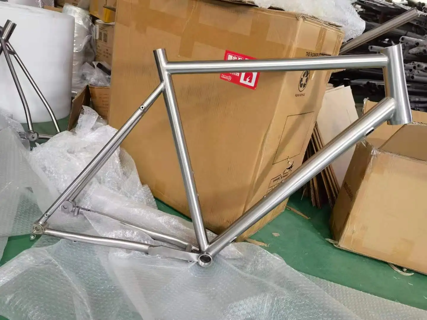 OEM/ODM Desain Tabung Oval 700C*45C Rangka Sepeda Balap Bangunan Paduan Titanium