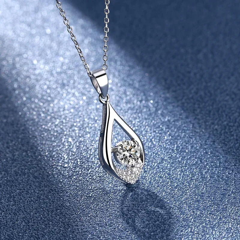 

Платиновый компактный кулон Pt950, нежная цепочка на ключицу, блестящее ожерелье с каплями воды для женщин, ювелирные украшения из муассанита 0,5 карата