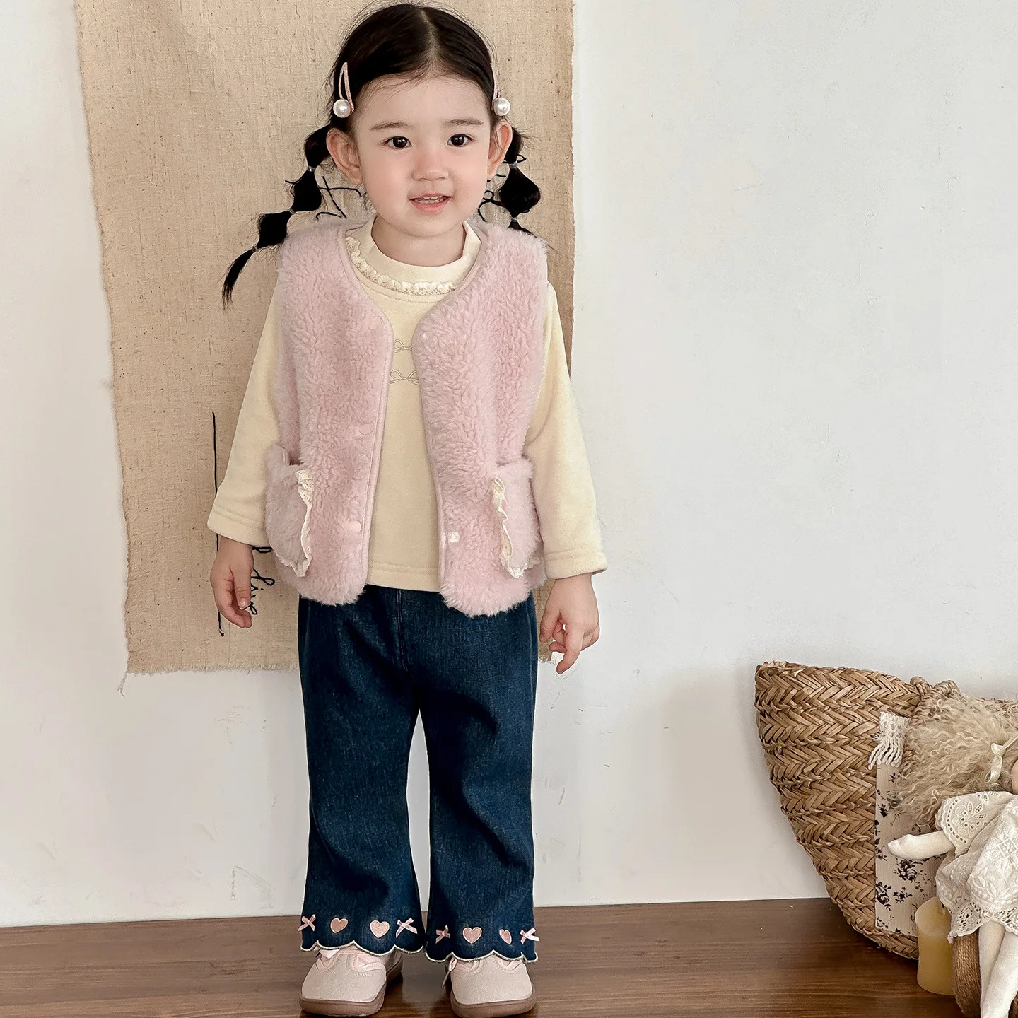 

Комплект одежды для маленьких девочек, новый зимний плюшевый жилет для маленьких девочек + толстая майка для маленьких девочек + теплые штаны с бантом на средней талии для новорожденных девочек