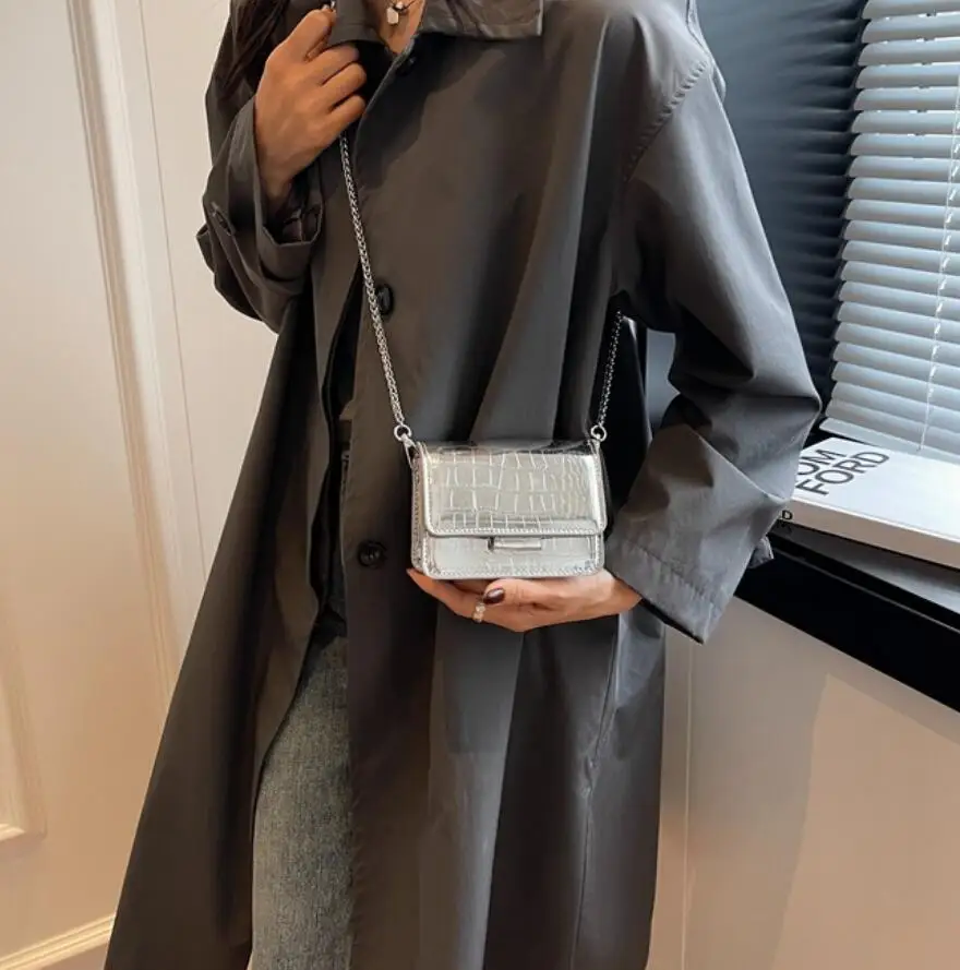 Vintage kobiety srebrna elegancka torba Crossbody luksusowy projektant maลe torby na ramiฤ moda zลota Mini kwadratowa urocza skรณra Pu torebka sac