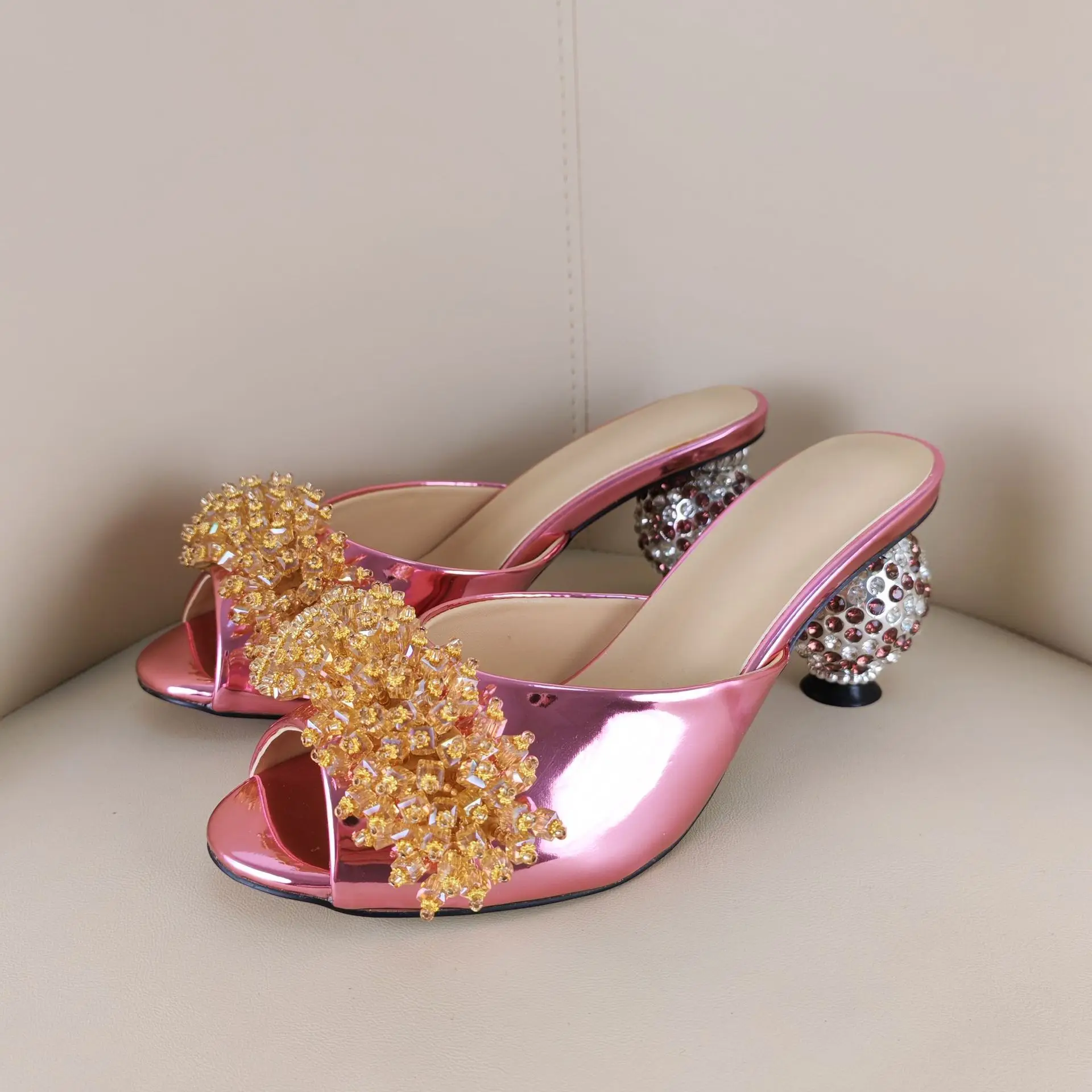 

Women's Crystal Flowers Mules Slippers Peep Toe Patent Leather Rhinestone Ball Heel Summer Bohemian High Heel Modern Slippers
