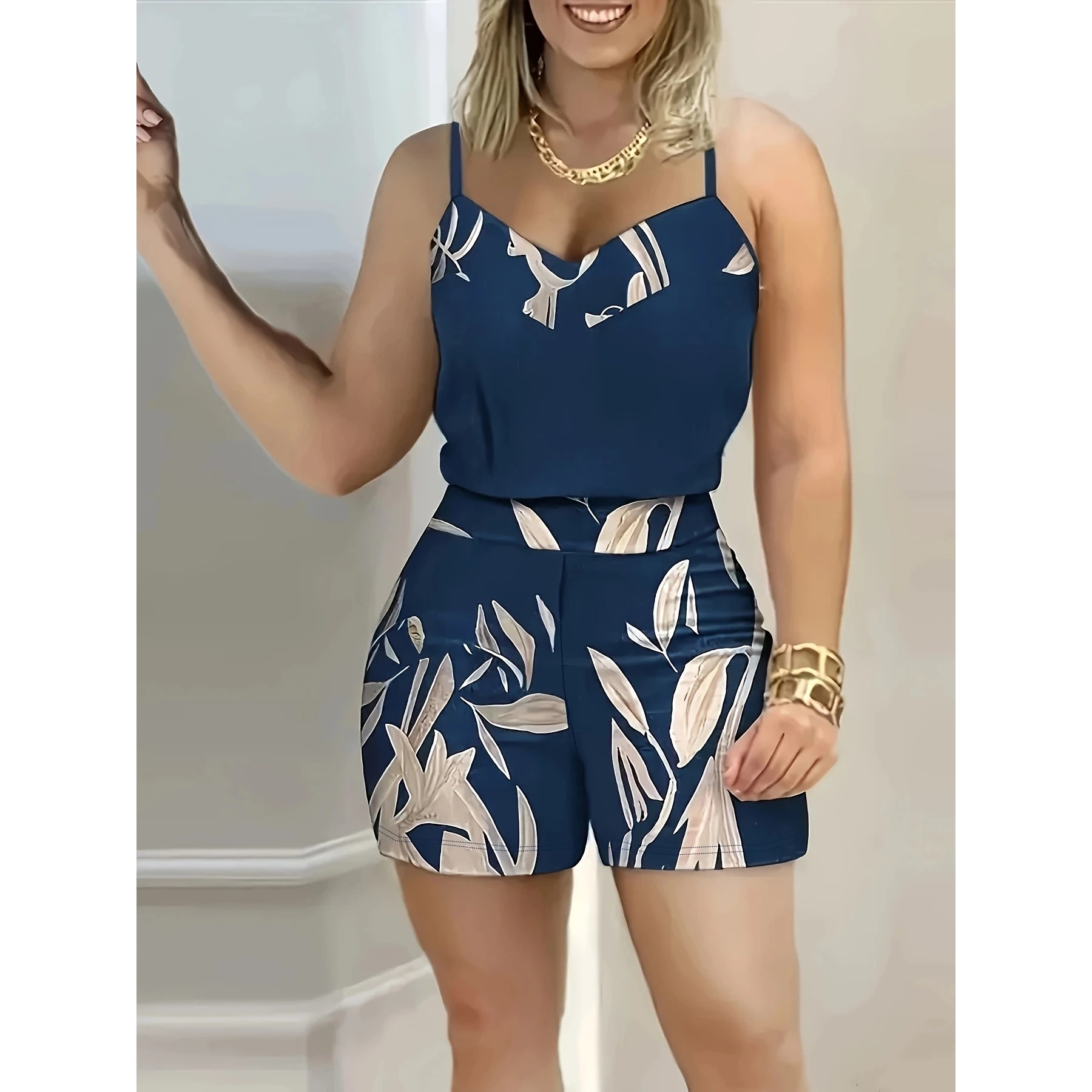 

Комплект из шорт и топа с принтом для женщин: повседневный костюм из полиэстера с высокой талией, шорты длиной до колена