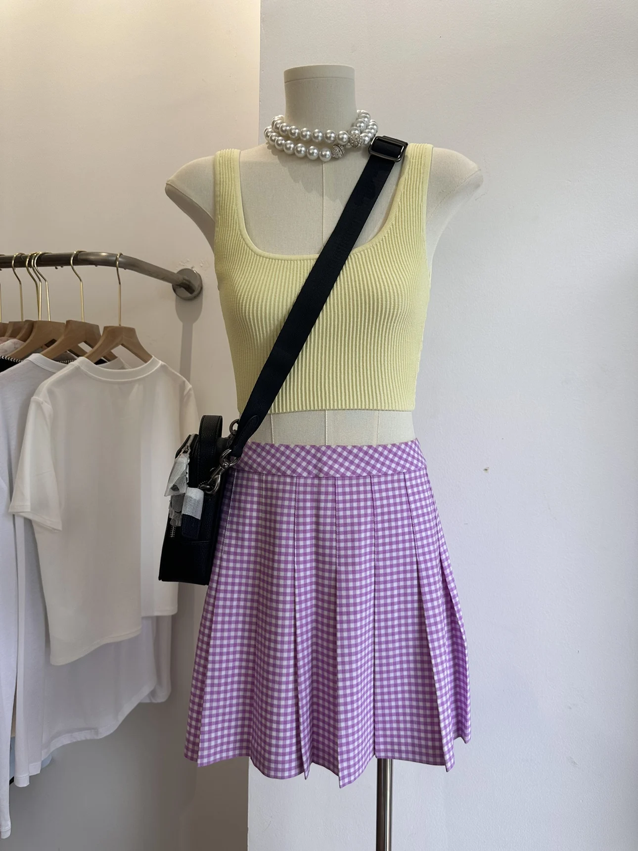 

Aritzia Women's Vest Elastic Slimming Simple Sunday Best Pleated Skirt Commute Sle Midi Skirt Plaid Pattern A-Line Silhouette