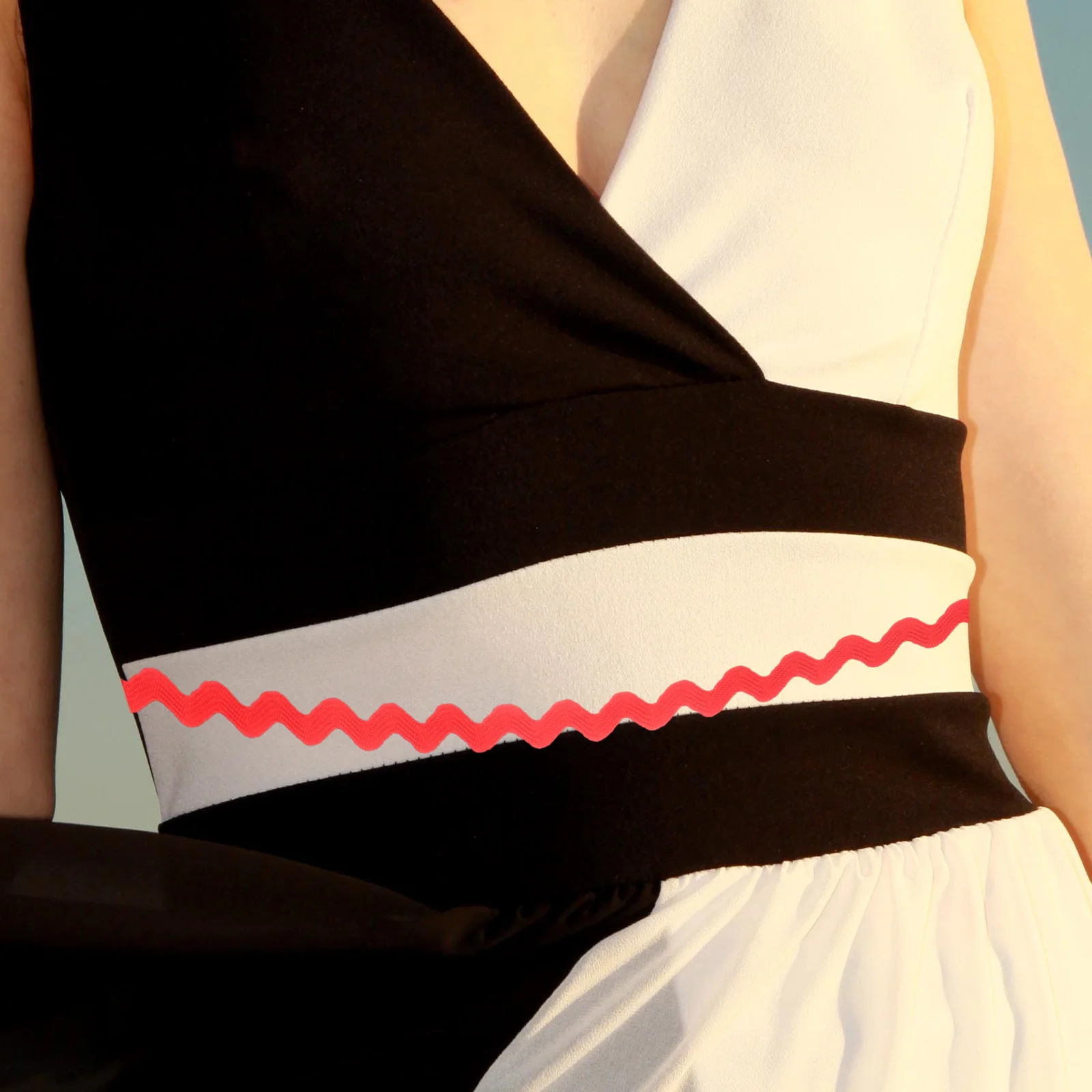 

2 Roll Colored Wavy Ribbon Fabric Lace Six Colors Row 8mm DIY Clothing Accessories Suitable for Waistband Skirts DIY