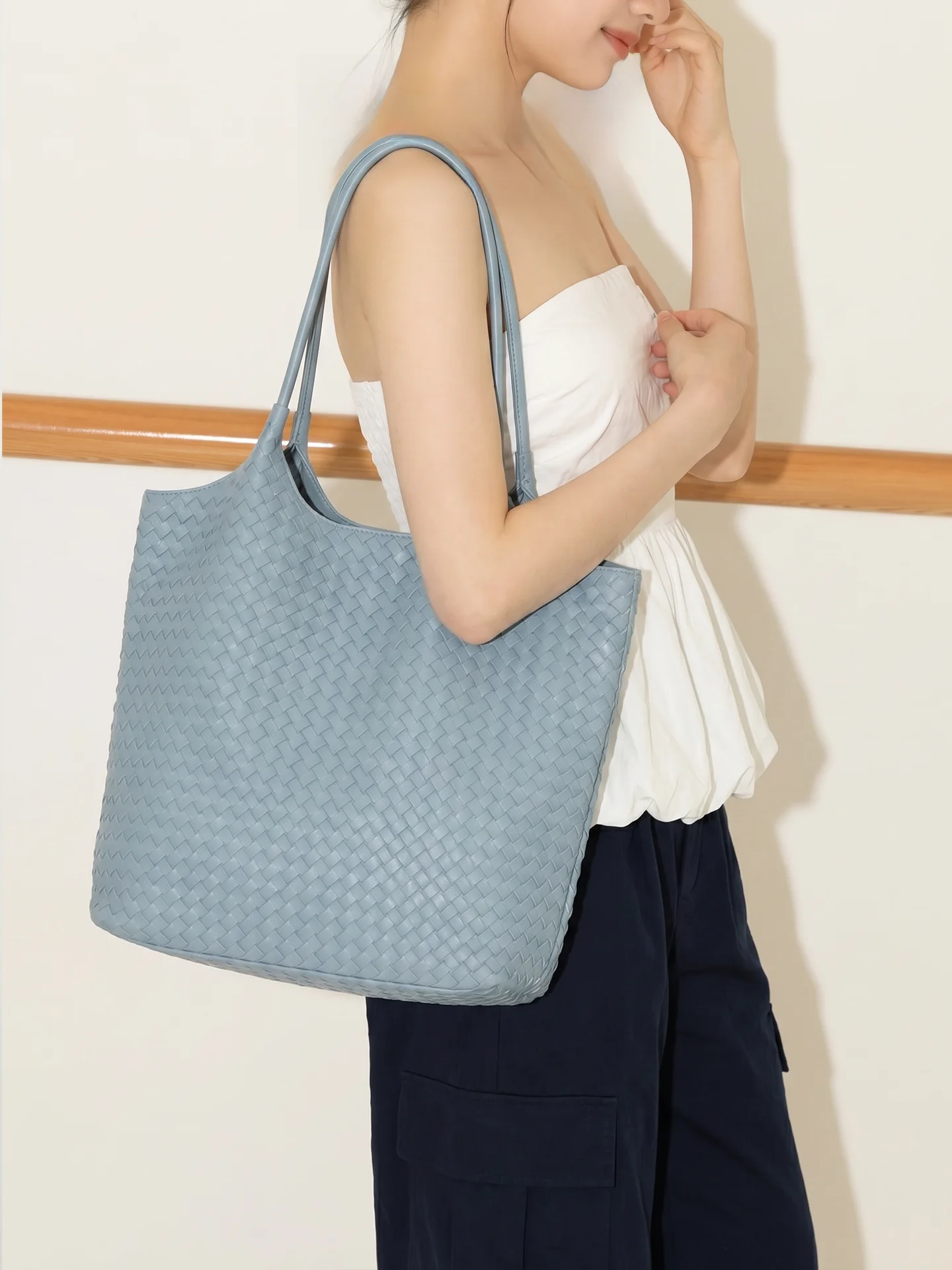 

Commute Large Capacity Women's Tote Bag Orange Girl Blue Woven Single Shoulder Handbag Casual Simple Style Summer 2026
