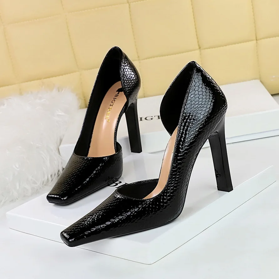 New Snake Pattern Lacquer Leather Heels With Thick Heels Shallow Mouth Square Headed Side Hollow Banquet High Wedding Shoes