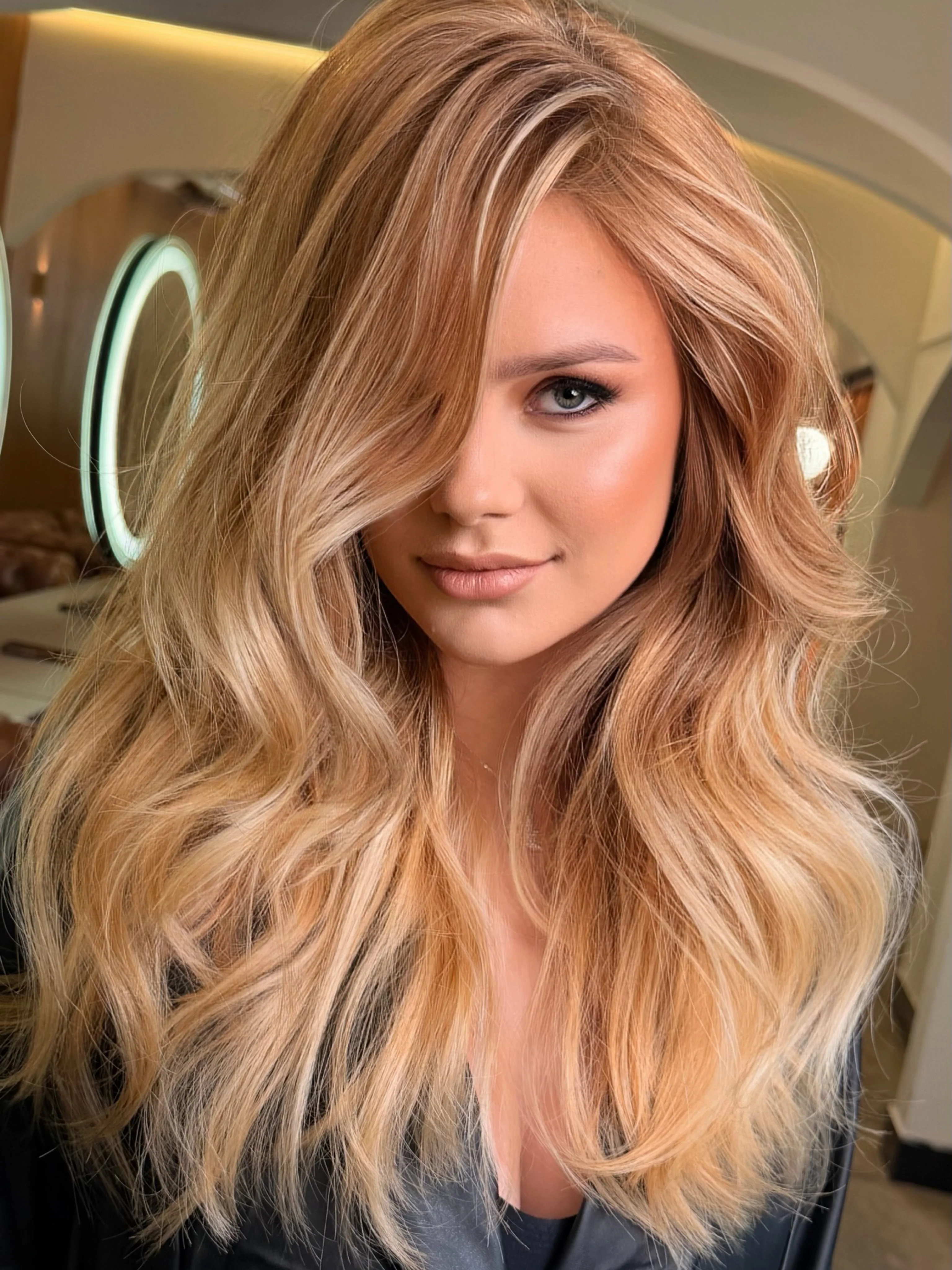 Ombre Golden Blonde Synthetic Wig with HD Lace Front Glueless Highlights Middle Part for Daily Party Cosplay Use
