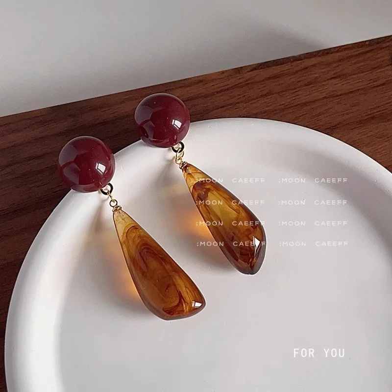 Vintage French Amber Acrylic Droplet Earrings Women\'s Hong Kong Style Elegant Simple Elegant Trendy Advanced Earrings Jewelry