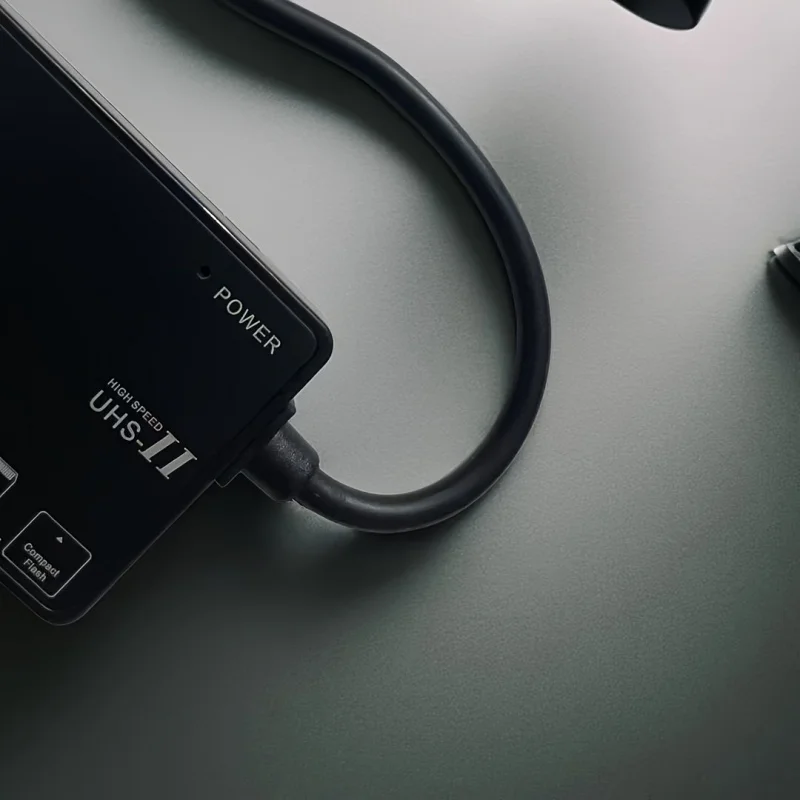 6-in-1 USB 2.0 Card Reader with Type-C USB-A Ports Compact Design for Fast Data Transfer Memory Card Adapter