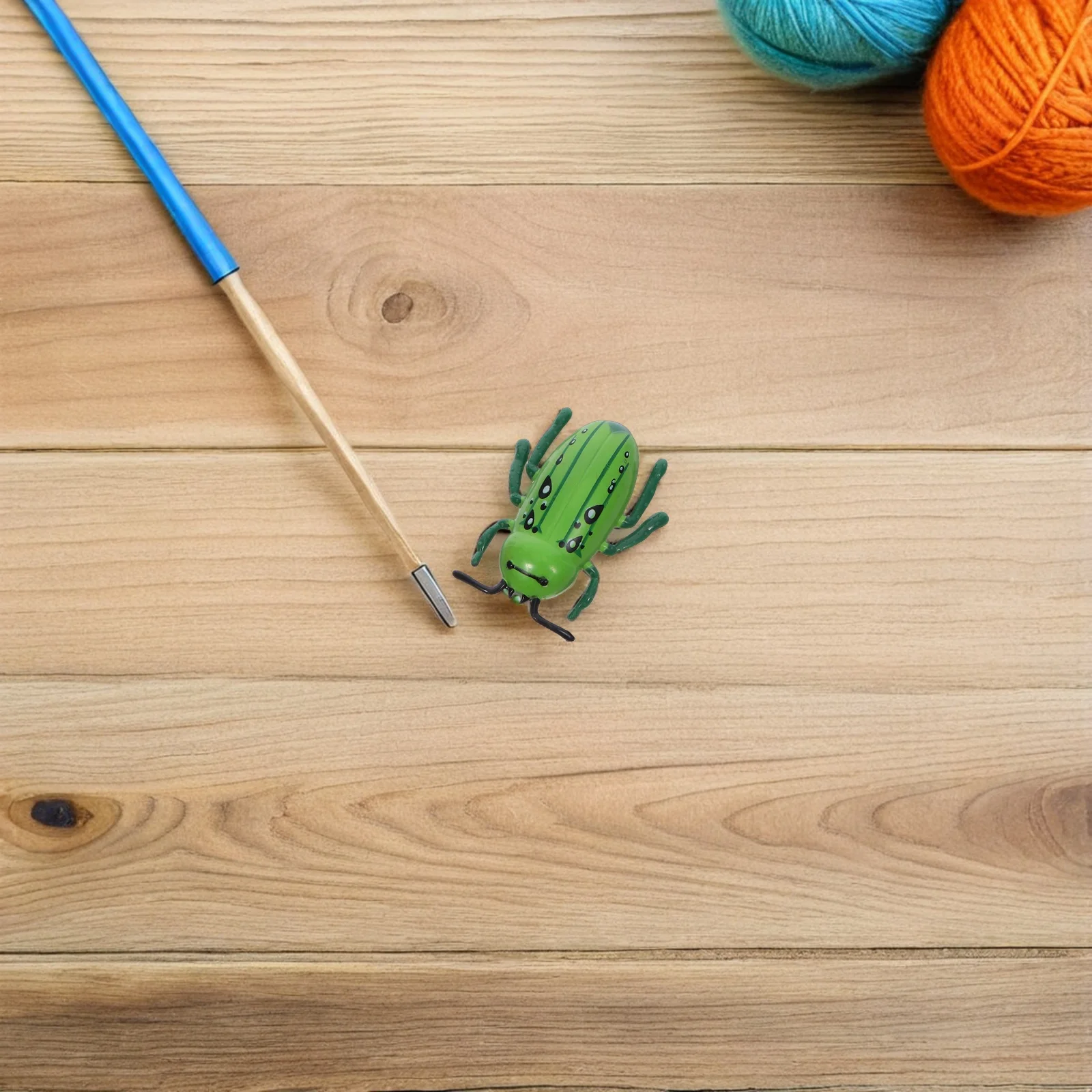 4 pezzi mini insetti elettrici da passeggio simulazione teaser interattivo per animali domestici in movimento pulsante automatico incluso per bambini e animali domestici