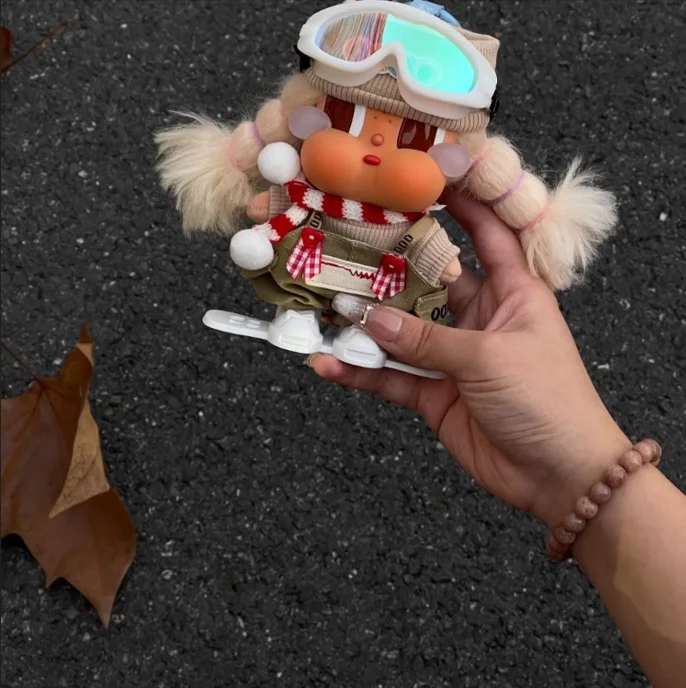 

Комплект зимней одежды для кукол Labubu и Crybaby: лыжный жилет, обувь, очки. Аксессуары для кукол CRYBABY.