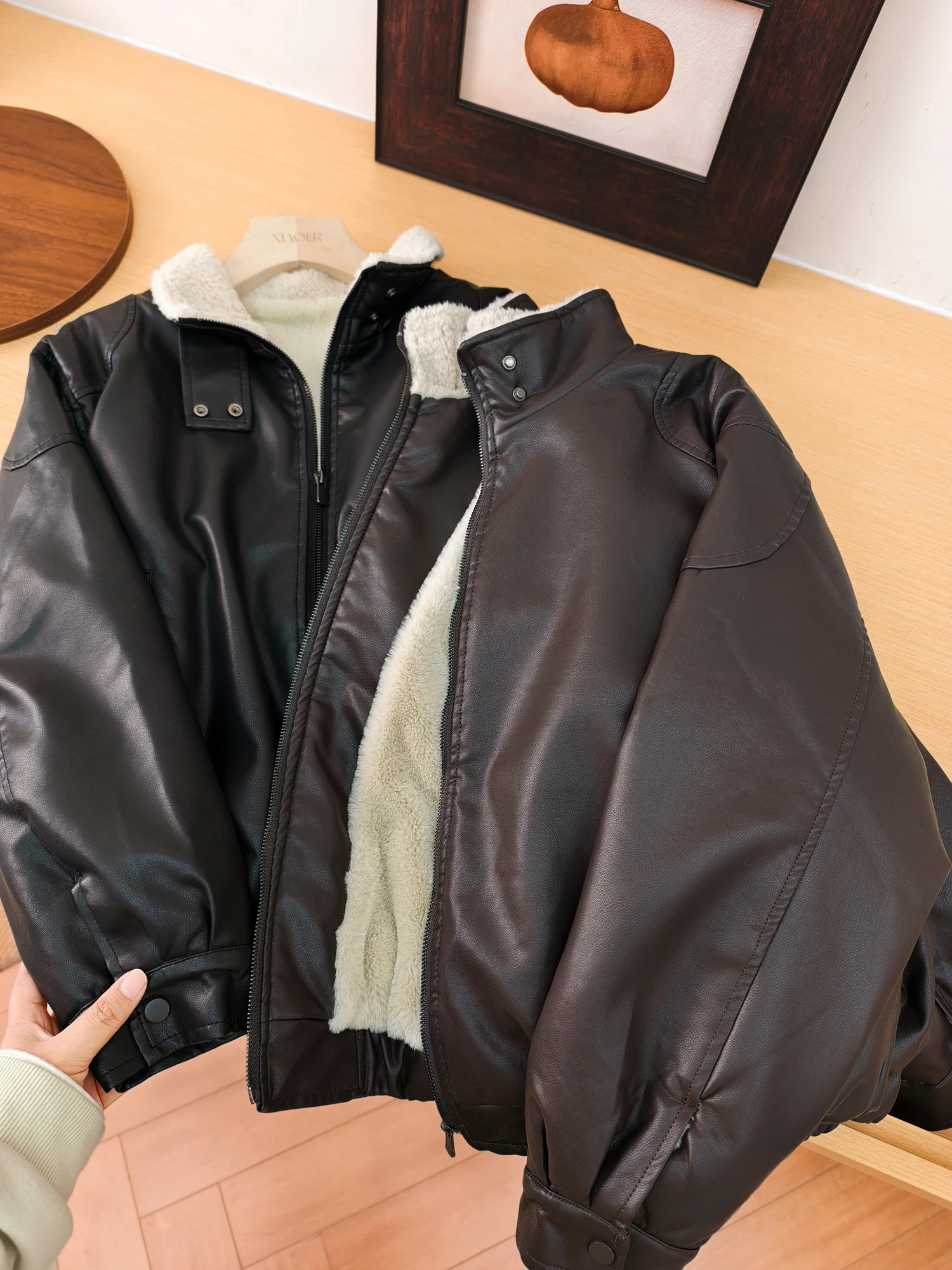 Abrigo de cuero encerado con forro polar, cremallera, cuello alto, botones ocultos, cortavientos, estilo retro, grueso, de manga larga para mujer