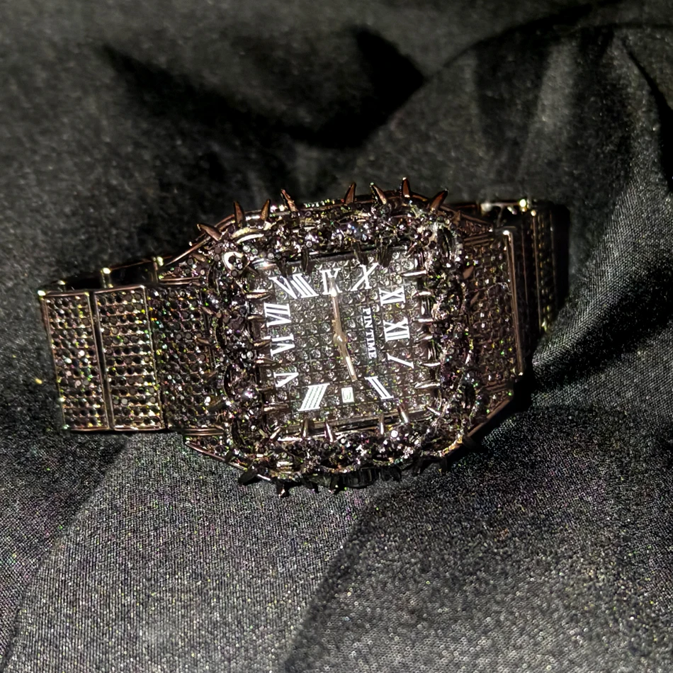 Black Watch Luxury Iced Out Men Watch Black Spike Rhinestone Full Diamond Band Square Dial Hip Hop Fashion Quartz Wristwatch
