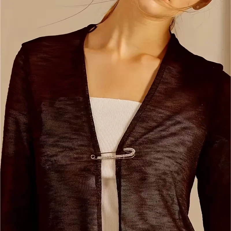 Two fashionable and exquisite button corsages for clothing can enhance the waistband of trousers and secure the garment