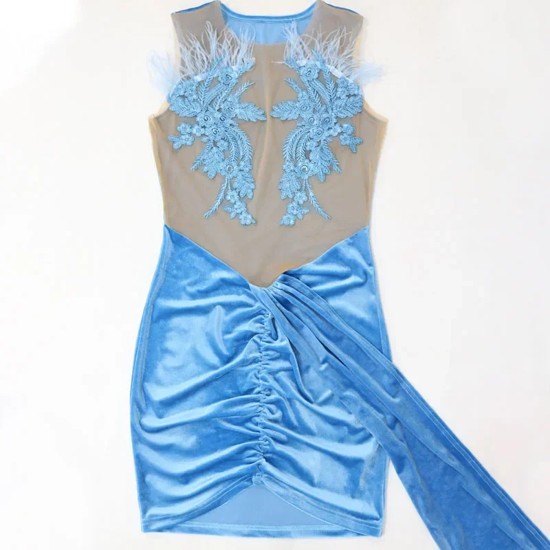 فستان نسائي قصير مثير بدون أكمام ورقبة دائرية بقماش شفاف ومطرز مخملي مكشكش